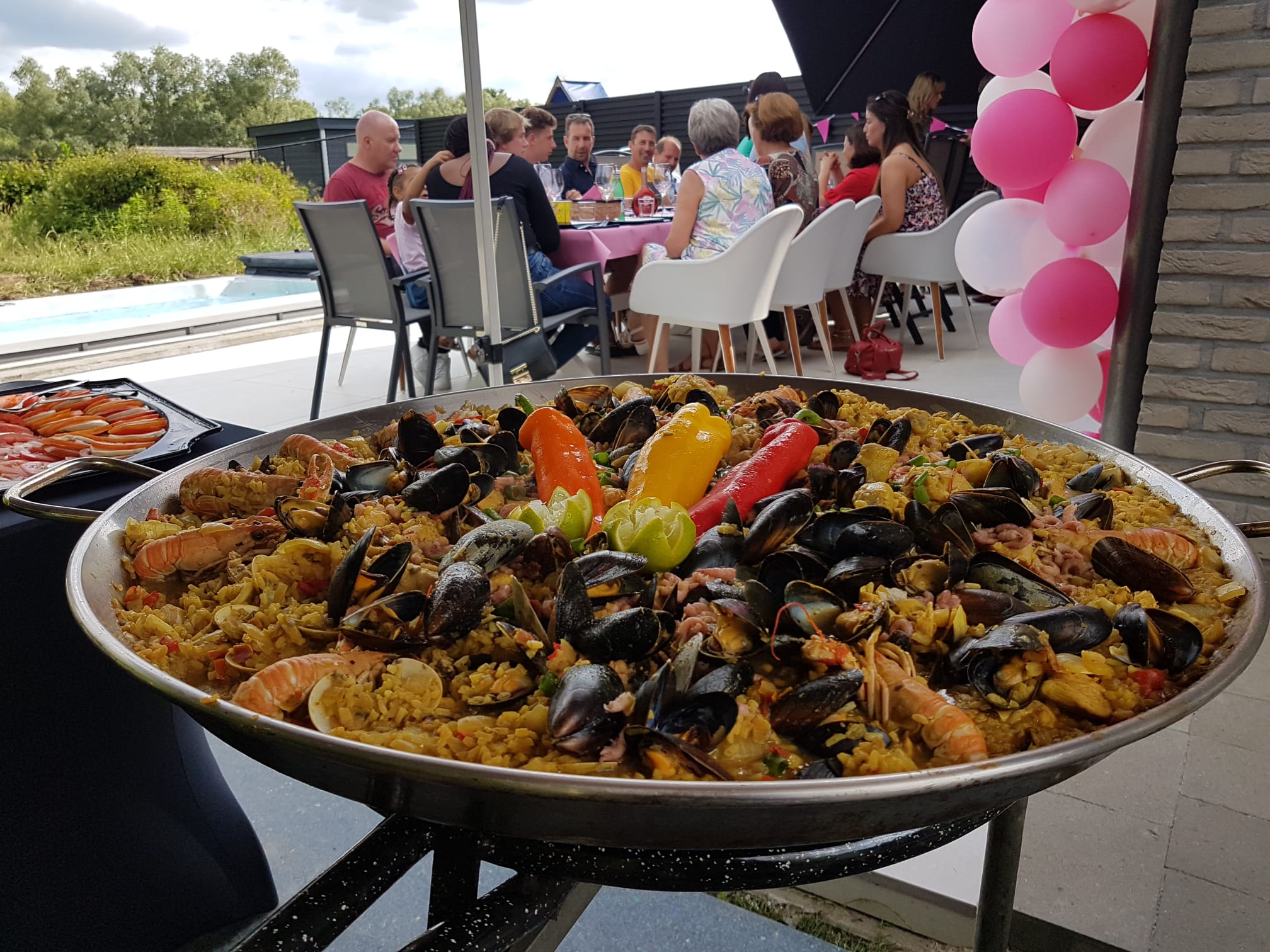 Ambachtelijke slager-traiteur met verse producten